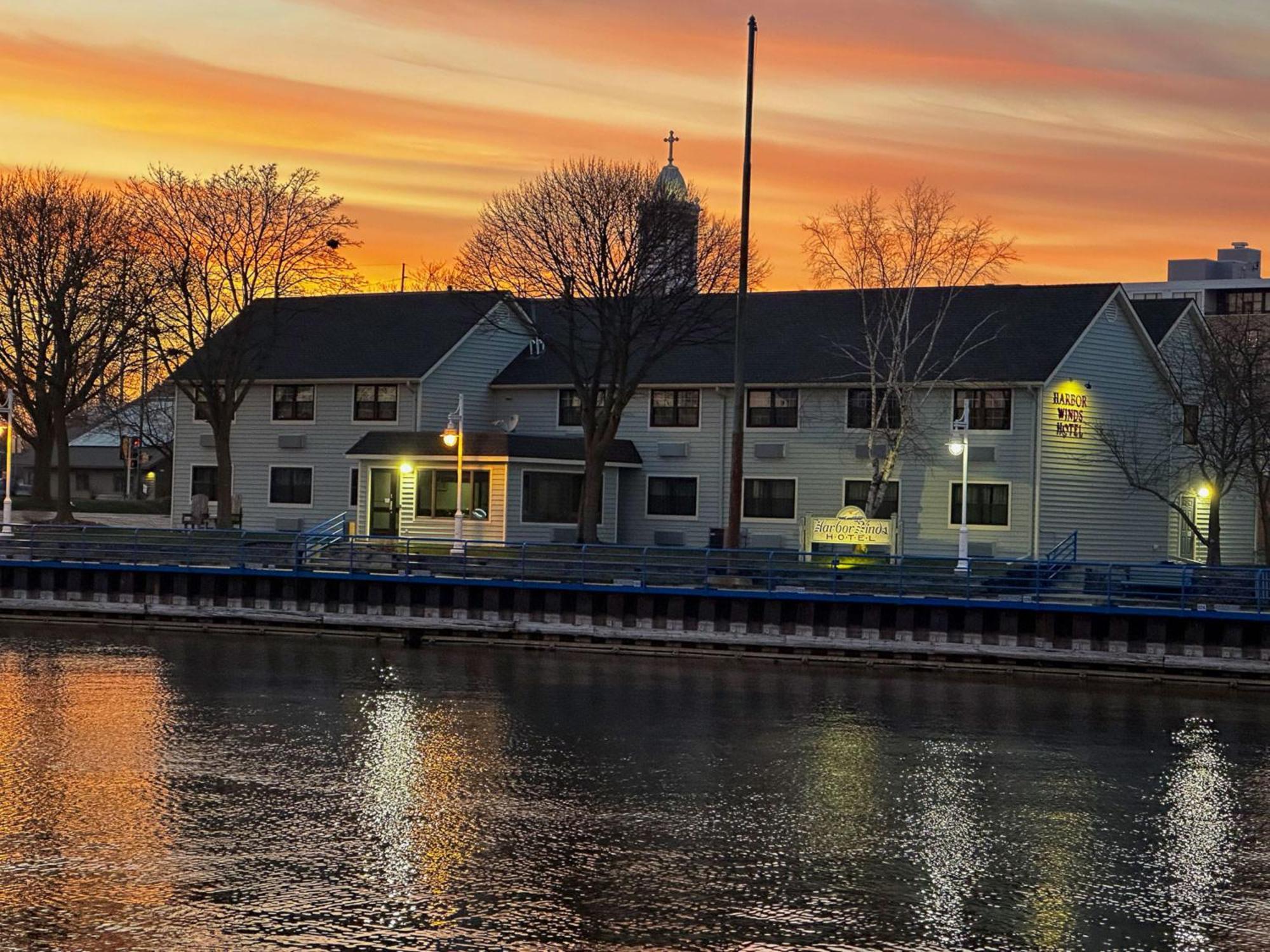 Harbor Winds Hotel (Adults Only) Sheboygan Exterior photo